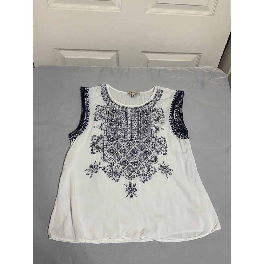 Young Threads NYC Womens Medium White Navy‎ Blue Embroidered Sleeveless Top